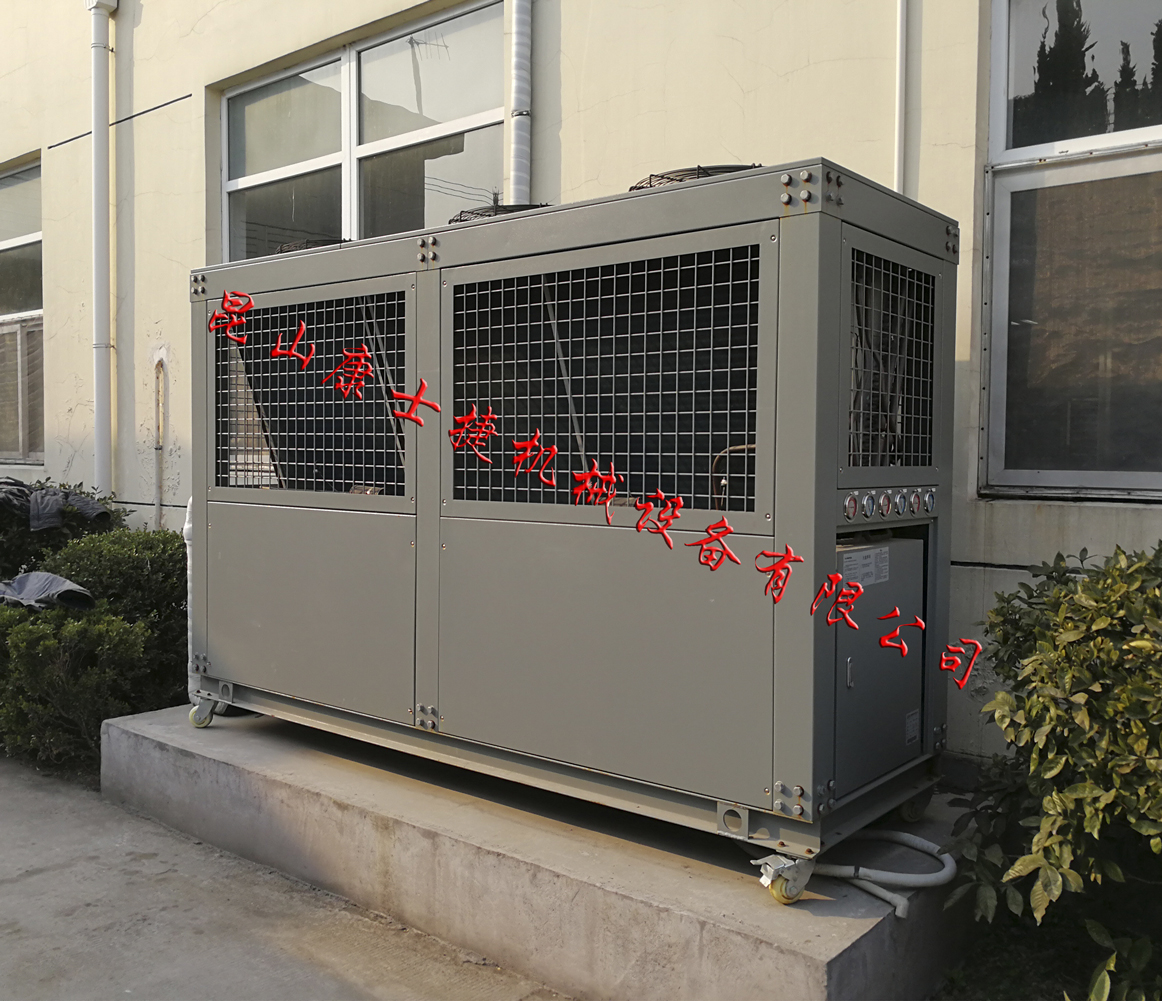汽車配件廠用風(fēng)冷式冷水機現(xiàn)場