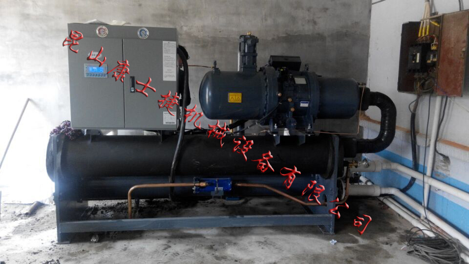 螺桿式冷水機現(xiàn)場