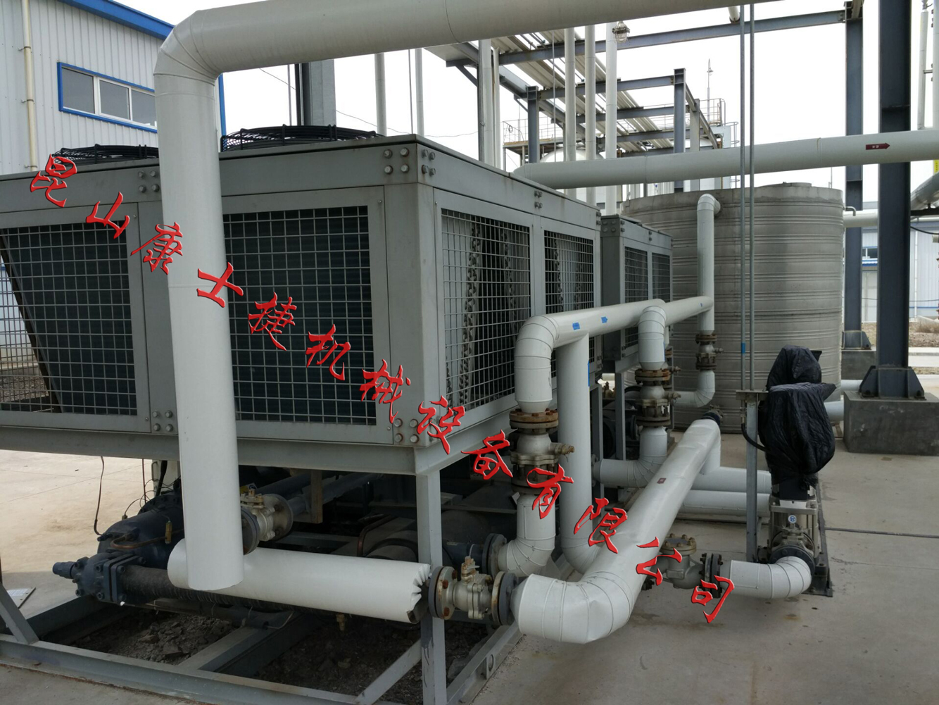 醫(yī)藥廠用風(fēng)冷螺桿式冷水機現(xiàn)場